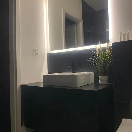 Delux On Targowa In The Center Of