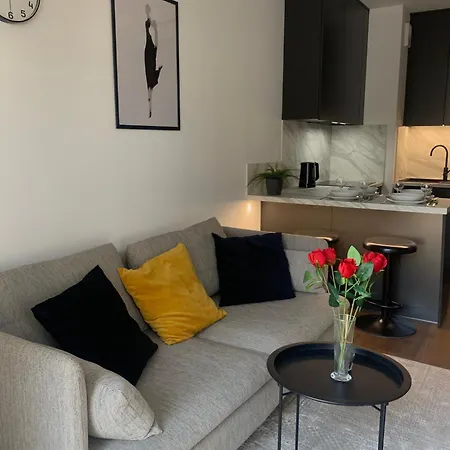 Delux On Targowa In The Center Of