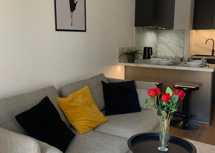 Delux On Targowa In The Center Of